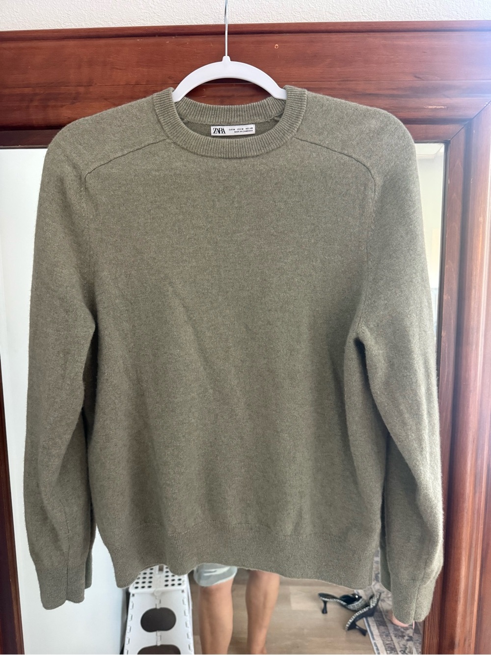 Zara Men’s Olive Green Crewneck Sweater